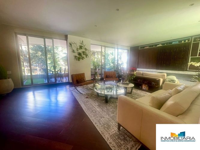 Apartamento de 3 alcobas en venta en Chico, Bogotá, 290 m² · foto 2 de 24