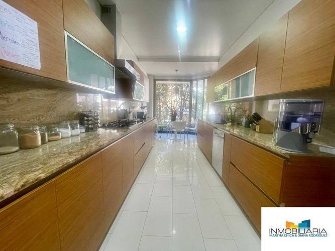 Apartamento de 3 alcobas en venta en Chico, Bogotá, 290 m² · foto 13 de 24