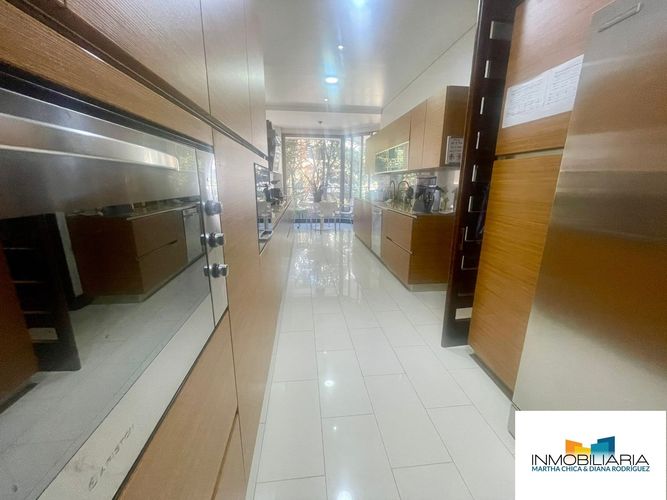 Apartamento de 3 alcobas en venta en Chico, Bogotá, 290 m² · foto 14 de 24