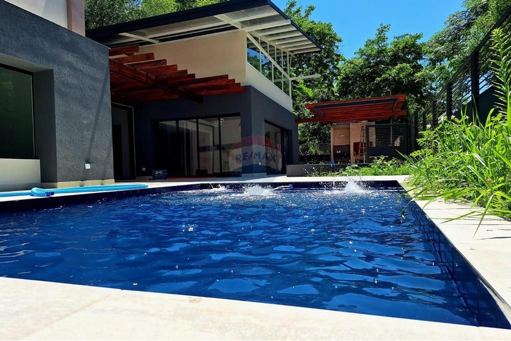 HERMOSA CASA A ESTRENAR ZONA CLUB LAGO AZUL    J.A. — foto 2