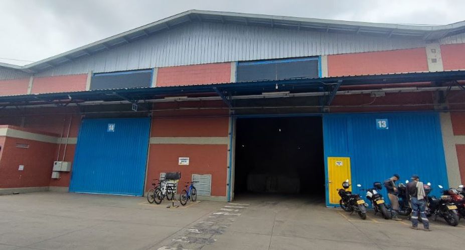 Bodega en arriendo en La Magnolia, Madrid, 688 m² · foto 4 de 6