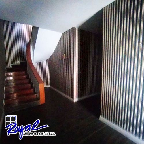 Casa de 5 alcobas en venta en El Refugio, Bogotá, 750 m² · foto 2 de 24
