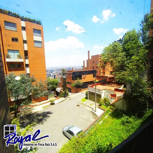 Casa de 5 alcobas en venta en El Refugio, Bogotá, 750 m² · foto 4 de 24