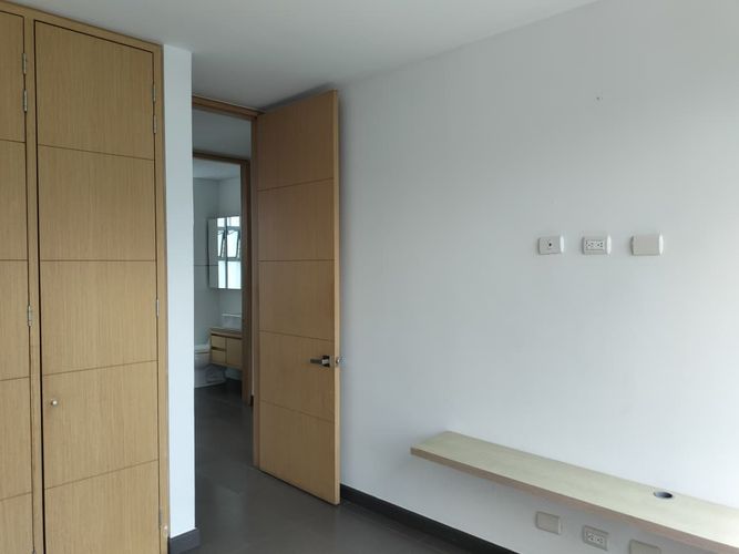 Apartamento de 3 alcobas en arriendo en Loma Del Indio, Medellín, 110 m² · foto 11 de 17