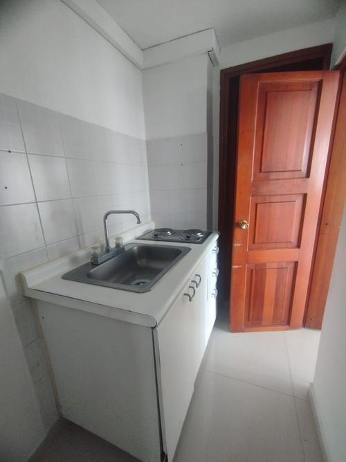 Oficina en arriendo en Cambulos, Pereira, 61 m² · foto 3 de 5