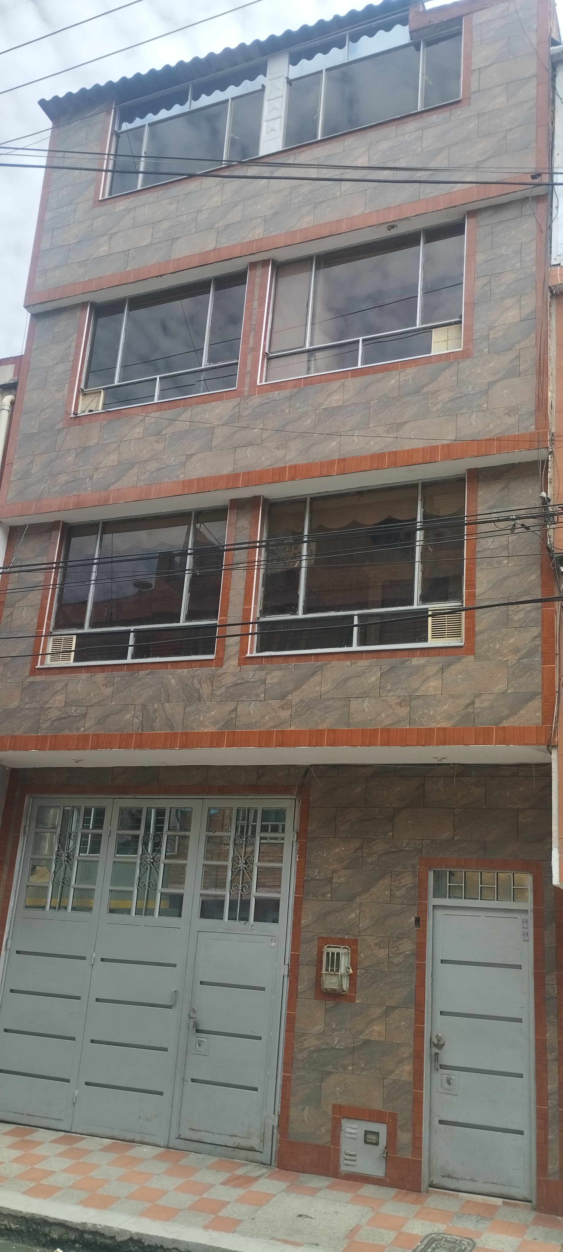 Casa en venta en Engativá, Bogotá · foto 2 de 24