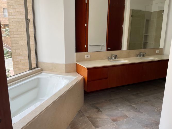 Apartamento de 3 alcobas en venta en Cerros De Suba, Bogotá, 274 m² · foto 15 de 24