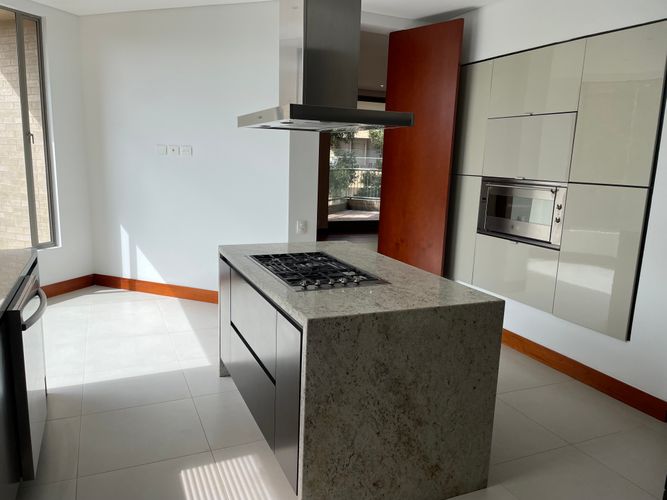 Apartamento de 3 alcobas en venta en Cerros De Suba, Bogotá, 274 m² · foto 7 de 24