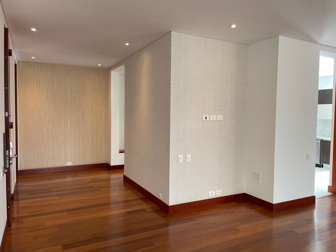 Apartamento de 3 alcobas en venta en Cerros De Suba, Bogotá, 274 m² · foto 5 de 24