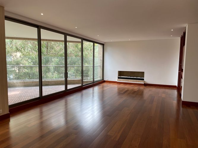 Apartamento de 3 alcobas en venta en Cerros De Suba, Bogotá, 274 m² · foto 3 de 24