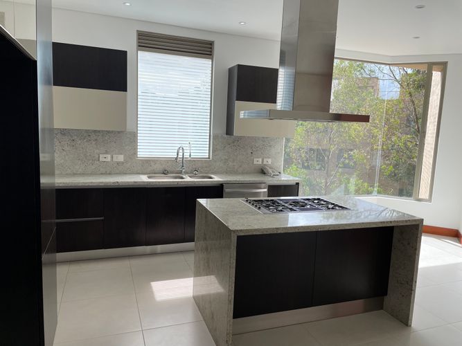 Apartamento de 3 alcobas en venta en Cerros De Suba, Bogotá, 274 m² · foto 6 de 24