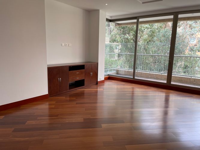 Apartamento de 3 alcobas en venta en Cerros De Suba, Bogotá, 274 m² · foto 13 de 24