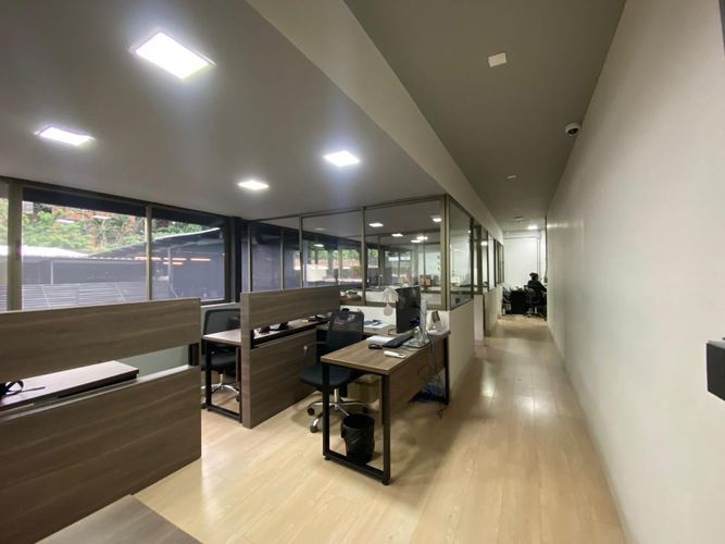 Oficina en arriendo en El Poblado, Medellín, 197 m² · foto 6 de 6