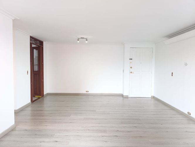 Apartamento de 3 alcobas en venta en El Poblado, Medellín, 100 m² · foto 3 de 19