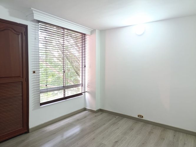 Apartamento de 3 alcobas en venta en El Poblado, Medellín, 100 m² · foto 2 de 19