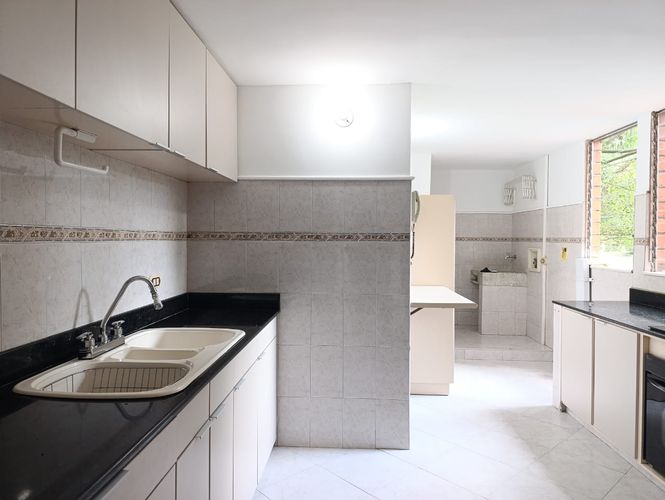 Apartamento de 3 alcobas en venta en El Poblado, Medellín, 100 m² · foto 8 de 19