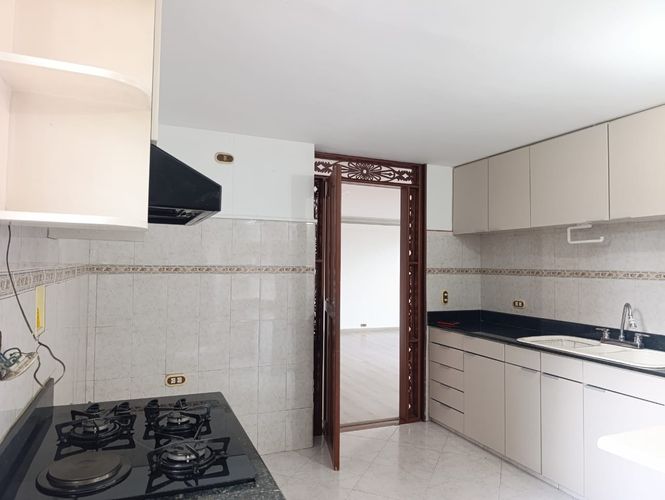 Apartamento de 3 alcobas en venta en El Poblado, Medellín, 100 m² · foto 7 de 19