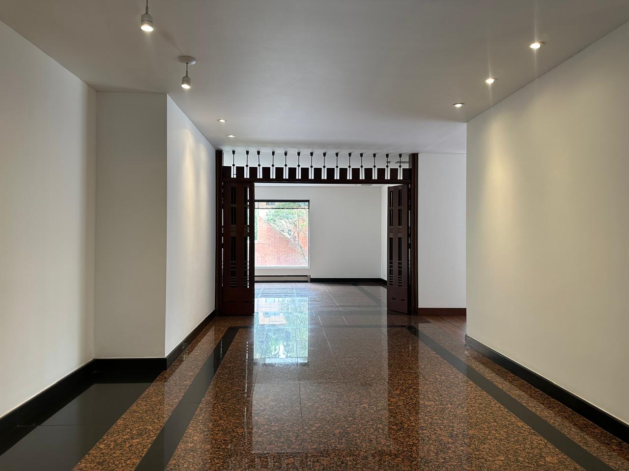Apartamento en venta en Los Rosales, Bogotá · foto 2 de 19