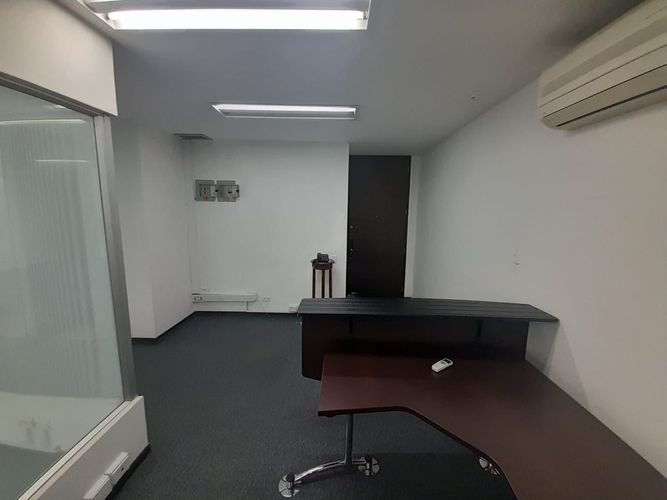 Oficina en arriendo en El Poblado, Medellín, 87 m² · foto 2 de 19