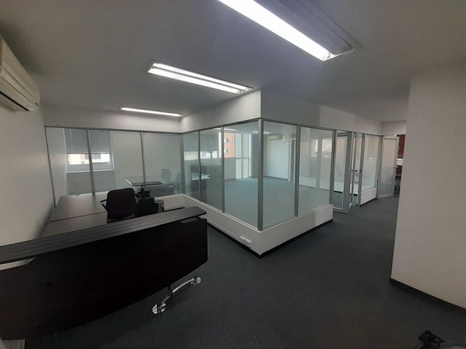 Oficina en arriendo en El Poblado, Medellín, 87 m² · foto 4 de 19