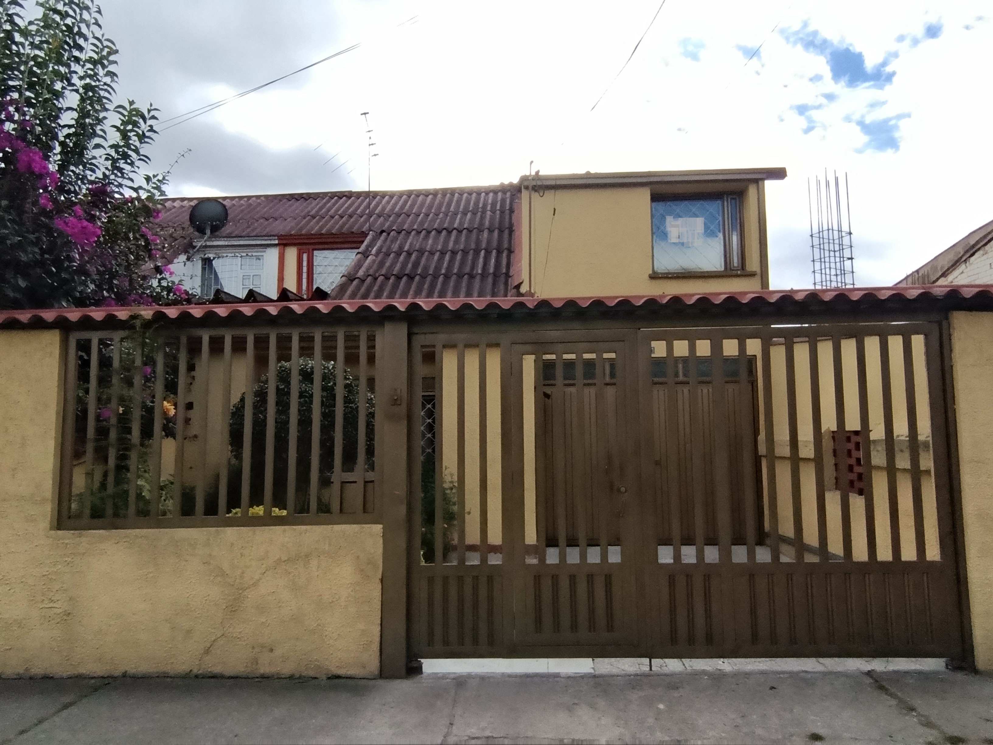 Casa en venta en Engativá, Bogotá · foto 2 de 24