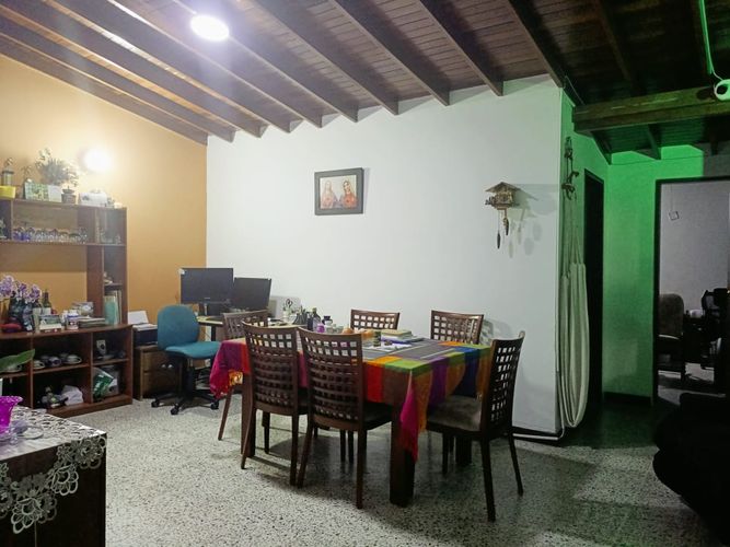 Casa de 4 alcobas en venta en Belén, Medellín, 207 m² · foto 2 de 12