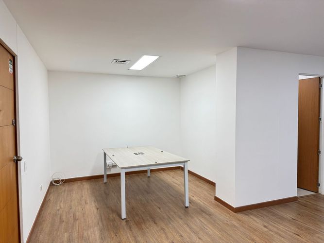 Oficina en arriendo en El Poblado, Medellín, 65 m² · foto 5 de 12