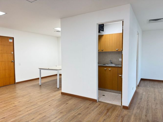 Oficina en arriendo en El Poblado, Medellín, 65 m² · foto 10 de 12