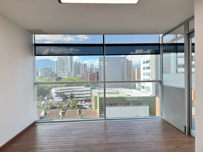 Oficina en arriendo en El Poblado, Medellín, 65 m² · foto 2 de 12