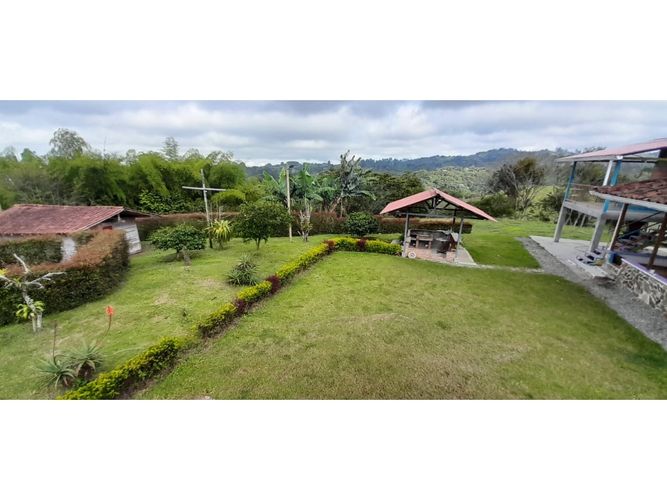 Finca en venta en Centro, Armenia, 27400 m² · foto 3 de 8