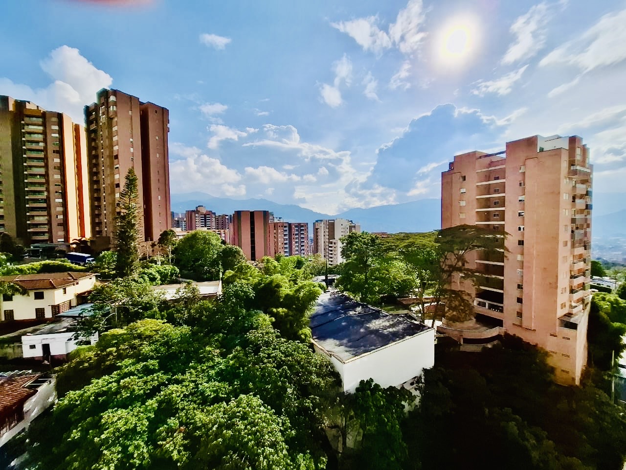 Apartamento en venta en Loma Del Esmeraldal, Envigado · foto 2 de 24