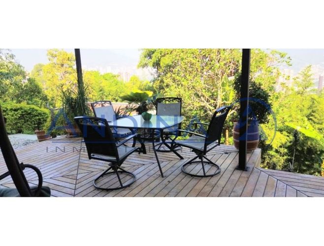 Casa de 7 alcobas en venta en Las Lomitas, Sabaneta, 550 m² · foto 3 de 20