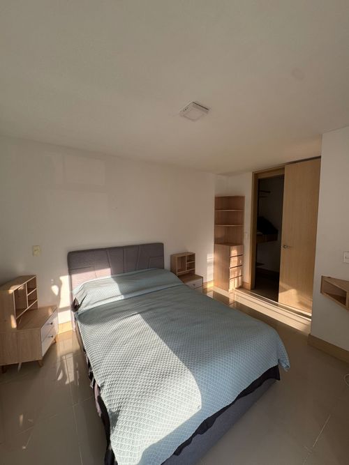 Apartamento de 3 alcobas en arriendo en Loma Del Indio, Medellín, 100 m² · foto 3 de 20