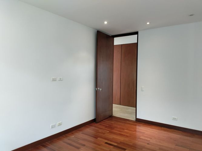 Apartamento de 3 alcobas en arriendo en El Poblado, Medellín, 320 m² · foto 16 de 19