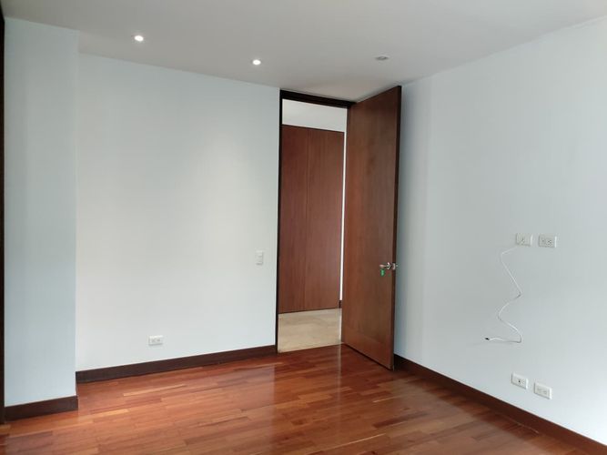 Apartamento de 3 alcobas en arriendo en El Poblado, Medellín, 320 m² · foto 13 de 19
