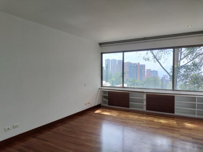 Apartamento de 3 alcobas en arriendo en El Poblado, Medellín, 320 m² · foto 10 de 19