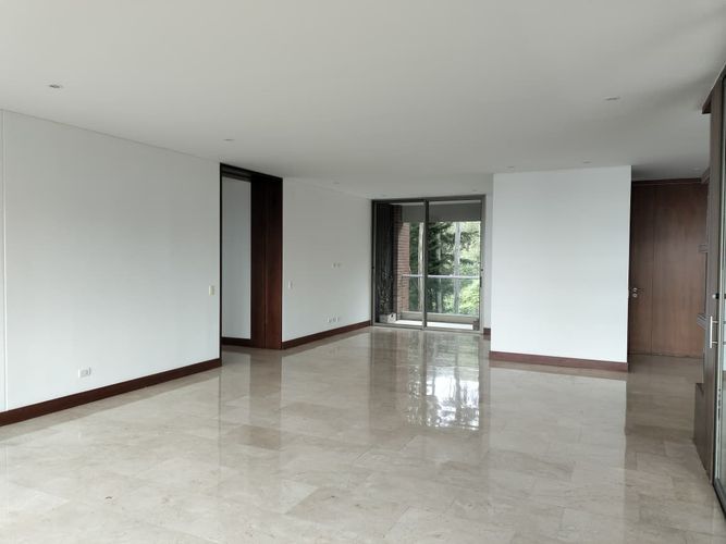 Apartamento de 3 alcobas en arriendo en El Poblado, Medellín, 320 m² · foto 11 de 19