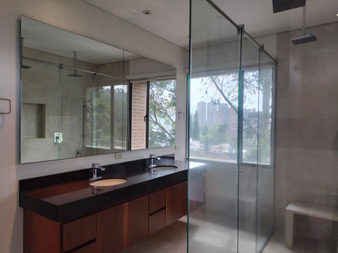 Apartamento de 3 alcobas en arriendo en El Poblado, Medellín, 320 m² · foto 6 de 19