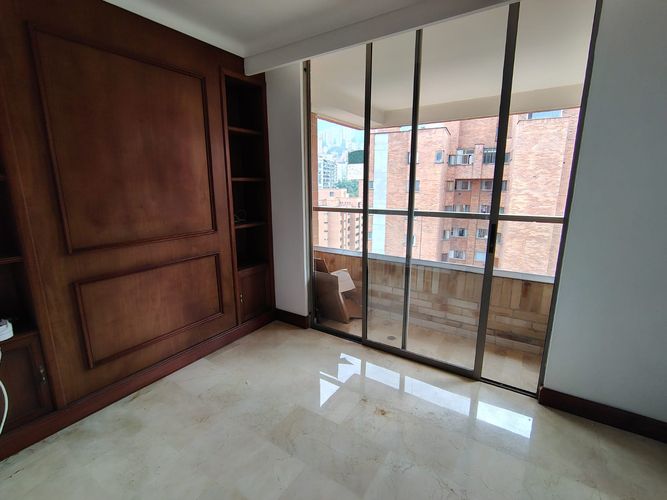 Apartamento de 3 alcobas en arriendo en El Poblado, Medellín, 185 m² · foto 16 de 19