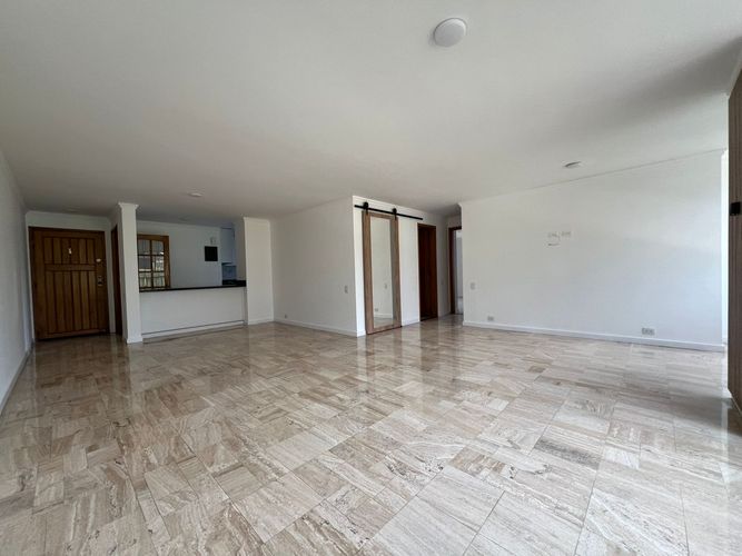 Apartamento de 2 alcobas en arriendo en El Poblado, Medellín, 125 m² · foto 3 de 15