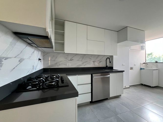 Apartamento de 2 alcobas en arriendo en El Poblado, Medellín, 125 m² · foto 6 de 15