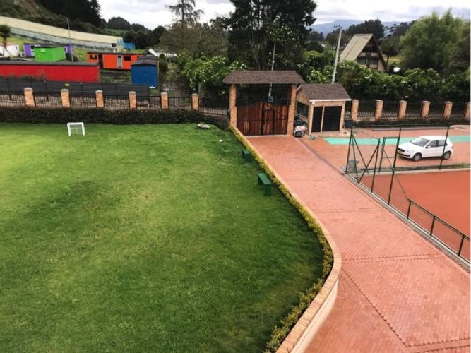 Casa de 4 alcobas en venta en Cota, 1794 m² · foto 10 de 13