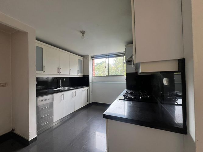 Apartamento de 2 alcobas en arriendo en El Poblado, Medellín, 120 m² · foto 5 de 17