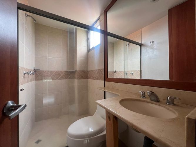 Apartamento de 2 alcobas en arriendo en El Poblado, Medellín, 120 m² · foto 16 de 17