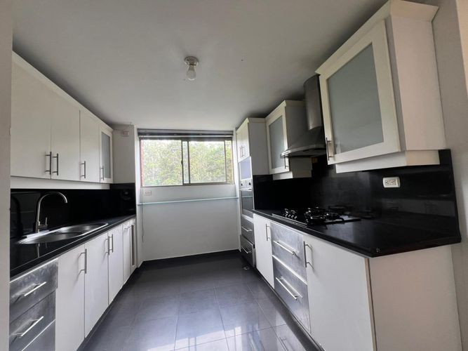 Apartamento de 2 alcobas en arriendo en El Poblado, Medellín, 120 m² · foto 6 de 17