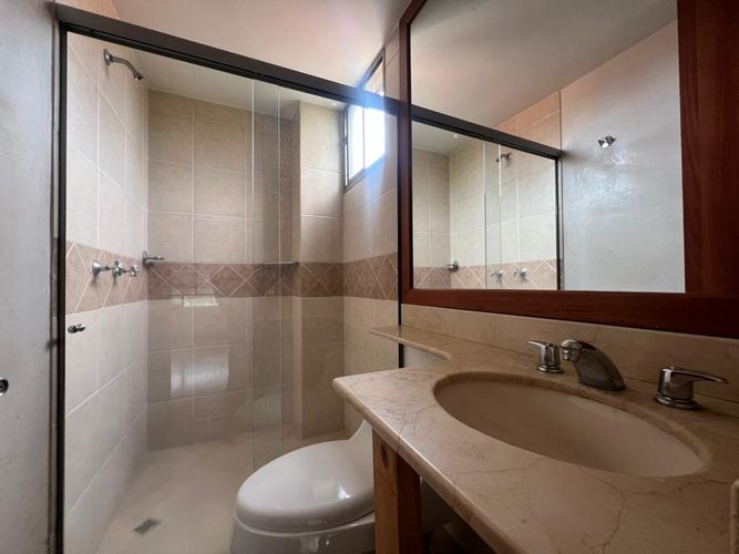 Apartamento de 2 alcobas en arriendo en El Poblado, Medellín, 120 m² · foto 15 de 17