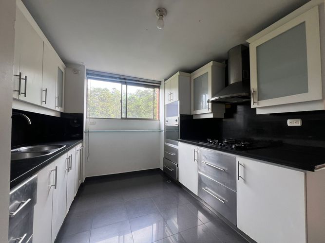 Apartamento de 2 alcobas en arriendo en El Poblado, Medellín, 120 m² · foto 7 de 17