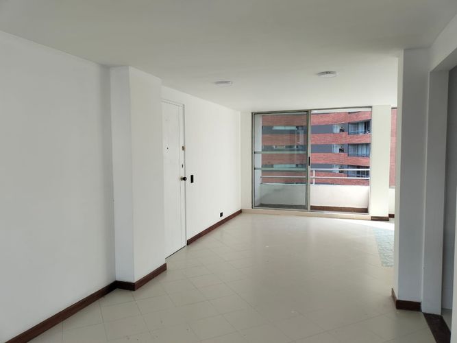 Apartamento de 3 alcobas en arriendo en El Poblado, Medellín, 115 m² · foto 2 de 12