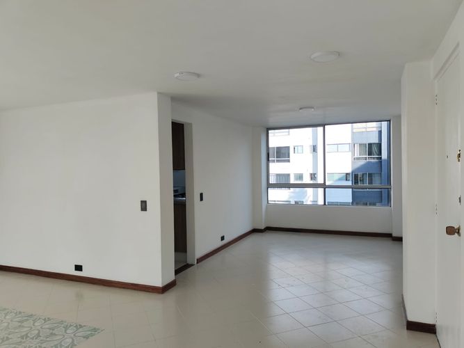 Apartamento de 3 alcobas en arriendo en El Poblado, Medellín, 115 m² · foto 3 de 12