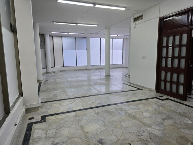 Local en arriendo en Santa Monica, Cali, 400 m² · foto 2 de 23